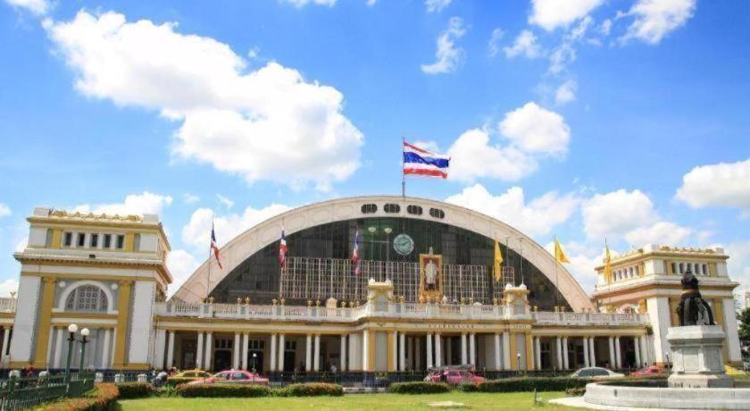 Assembly Hostel Bangkok Bagian luar foto